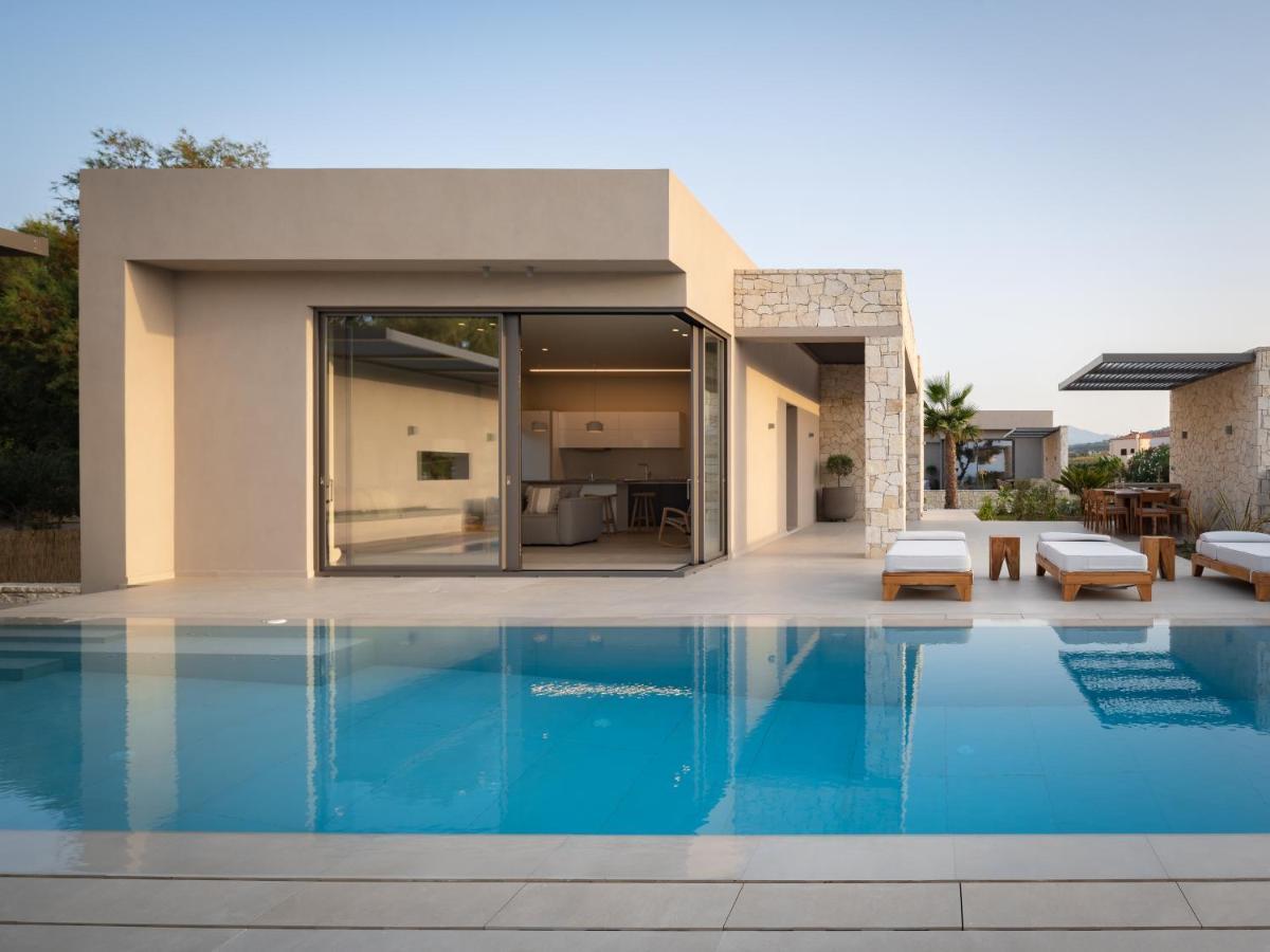 Artemis Seafront Villa, An Evanescence Sea Retreat, By Thinkvilla ตาวโรไนติส ภายนอก รูปภาพ