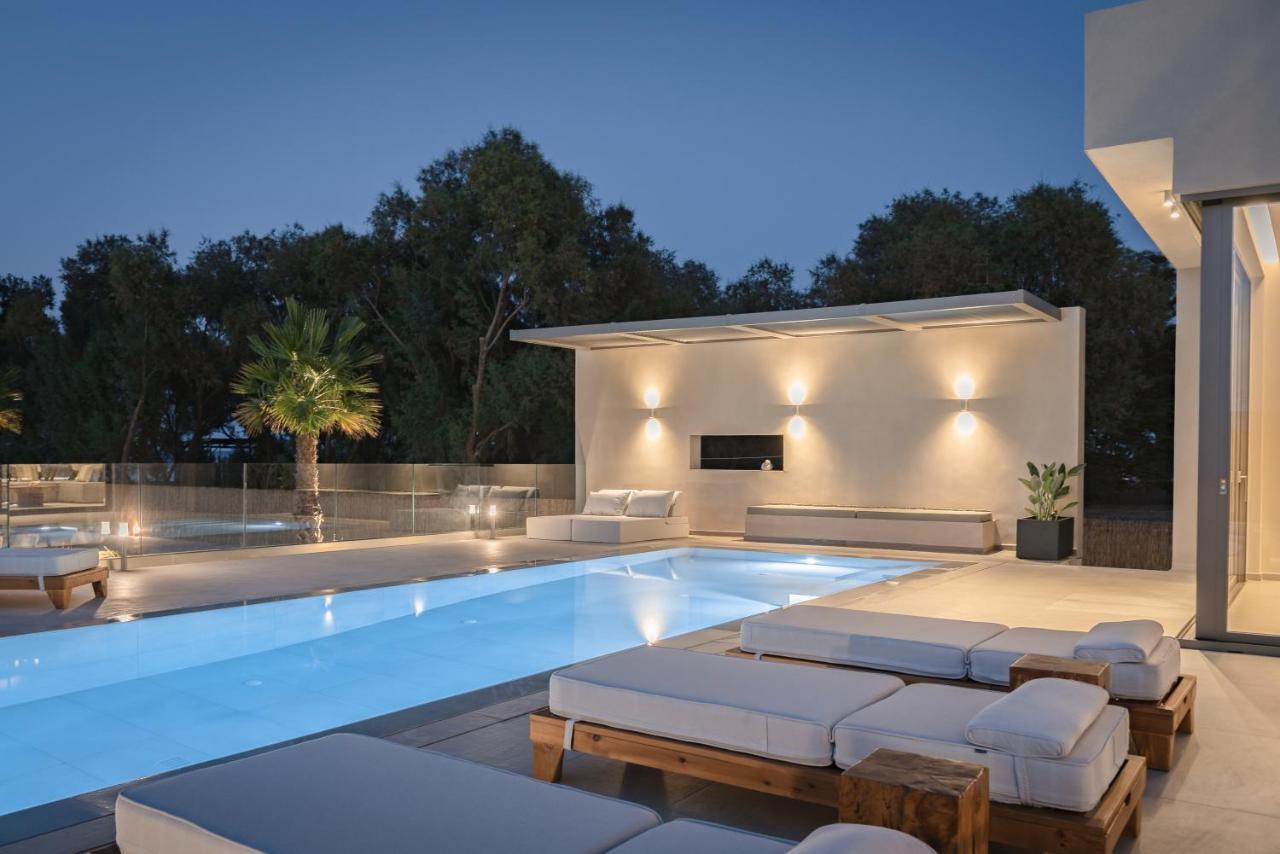 Artemis Seafront Villa, An Evanescence Sea Retreat, By Thinkvilla ตาวโรไนติส ภายนอก รูปภาพ