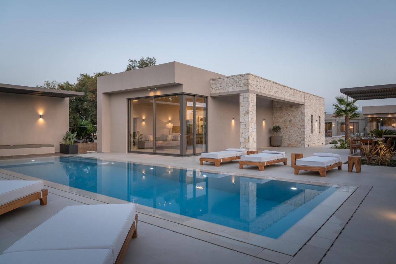 Artemis Seafront Villa, An Evanescence Sea Retreat, By Thinkvilla ตาวโรไนติส ภายนอก รูปภาพ