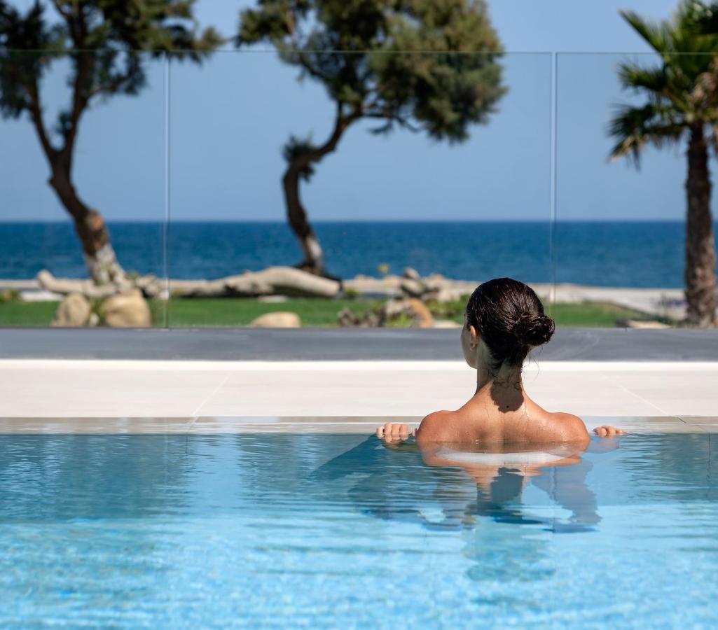 Artemis Seafront Villa, An Evanescence Sea Retreat, By Thinkvilla ตาวโรไนติส ภายนอก รูปภาพ