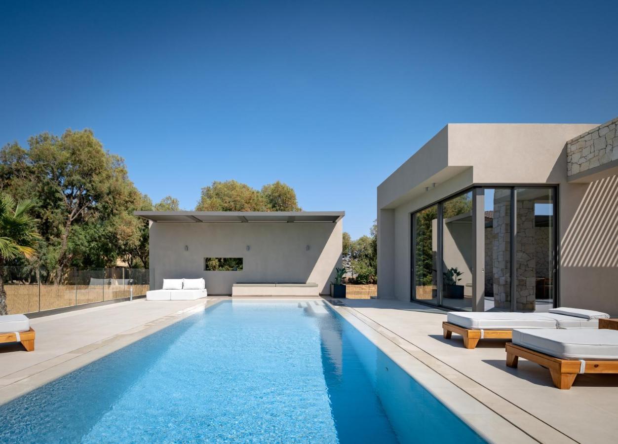 Artemis Seafront Villa, An Evanescence Sea Retreat, By Thinkvilla ตาวโรไนติส ภายนอก รูปภาพ