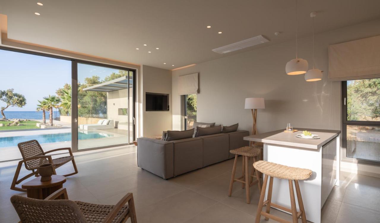 Artemis Seafront Villa, An Evanescence Sea Retreat, By Thinkvilla ตาวโรไนติส ภายนอก รูปภาพ