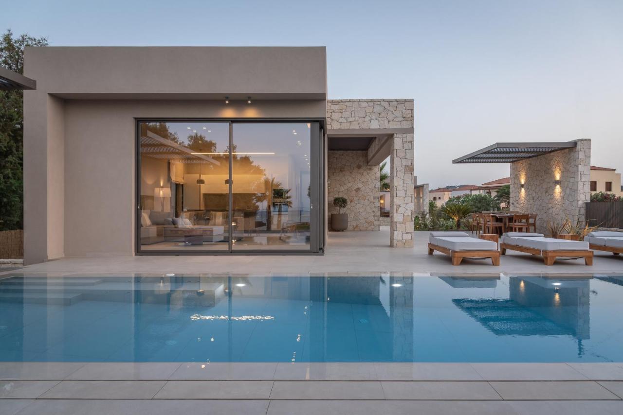 Artemis Seafront Villa, An Evanescence Sea Retreat, By Thinkvilla ตาวโรไนติส ภายนอก รูปภาพ