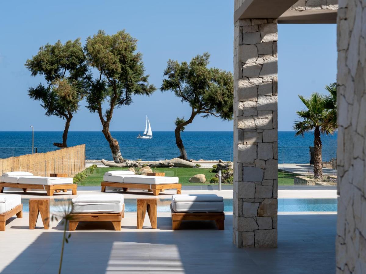 Artemis Seafront Villa, An Evanescence Sea Retreat, By Thinkvilla ตาวโรไนติส ภายนอก รูปภาพ