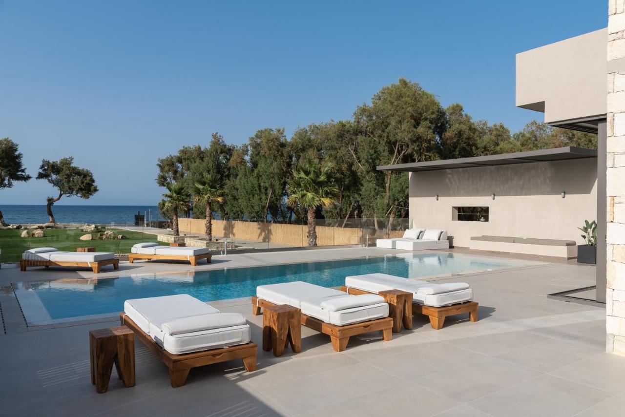 Artemis Seafront Villa, An Evanescence Sea Retreat, By Thinkvilla ตาวโรไนติส ภายนอก รูปภาพ