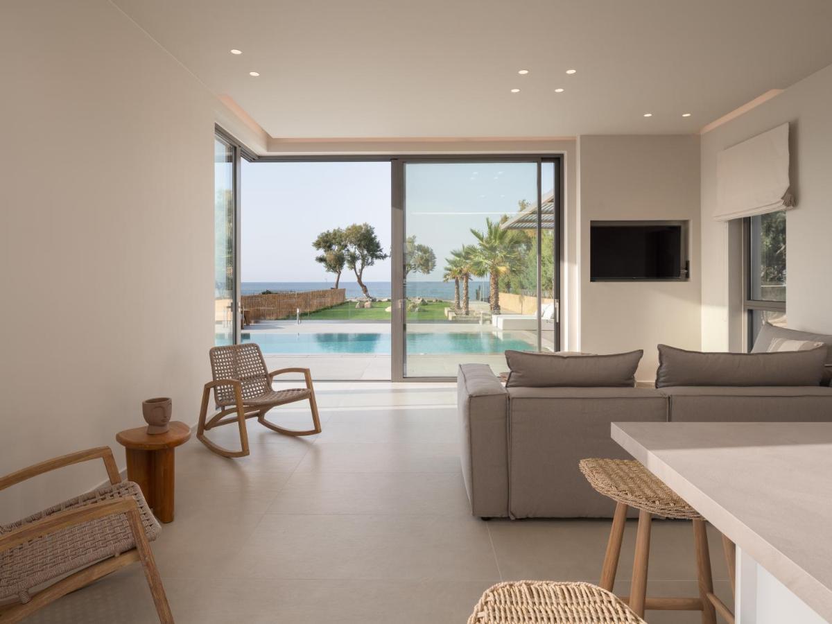 Artemis Seafront Villa, An Evanescence Sea Retreat, By Thinkvilla ตาวโรไนติส ภายนอก รูปภาพ