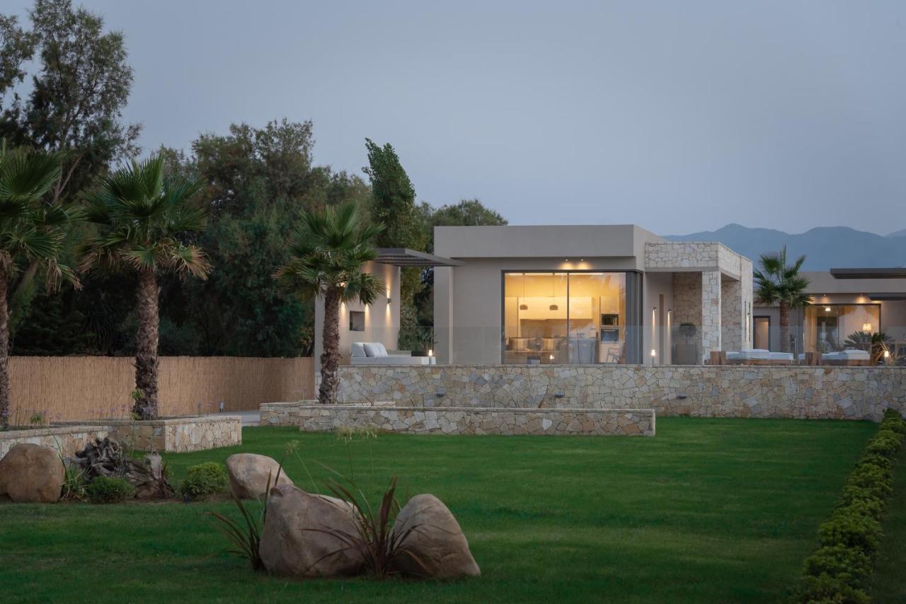 Artemis Seafront Villa, An Evanescence Sea Retreat, By Thinkvilla ตาวโรไนติส ภายนอก รูปภาพ