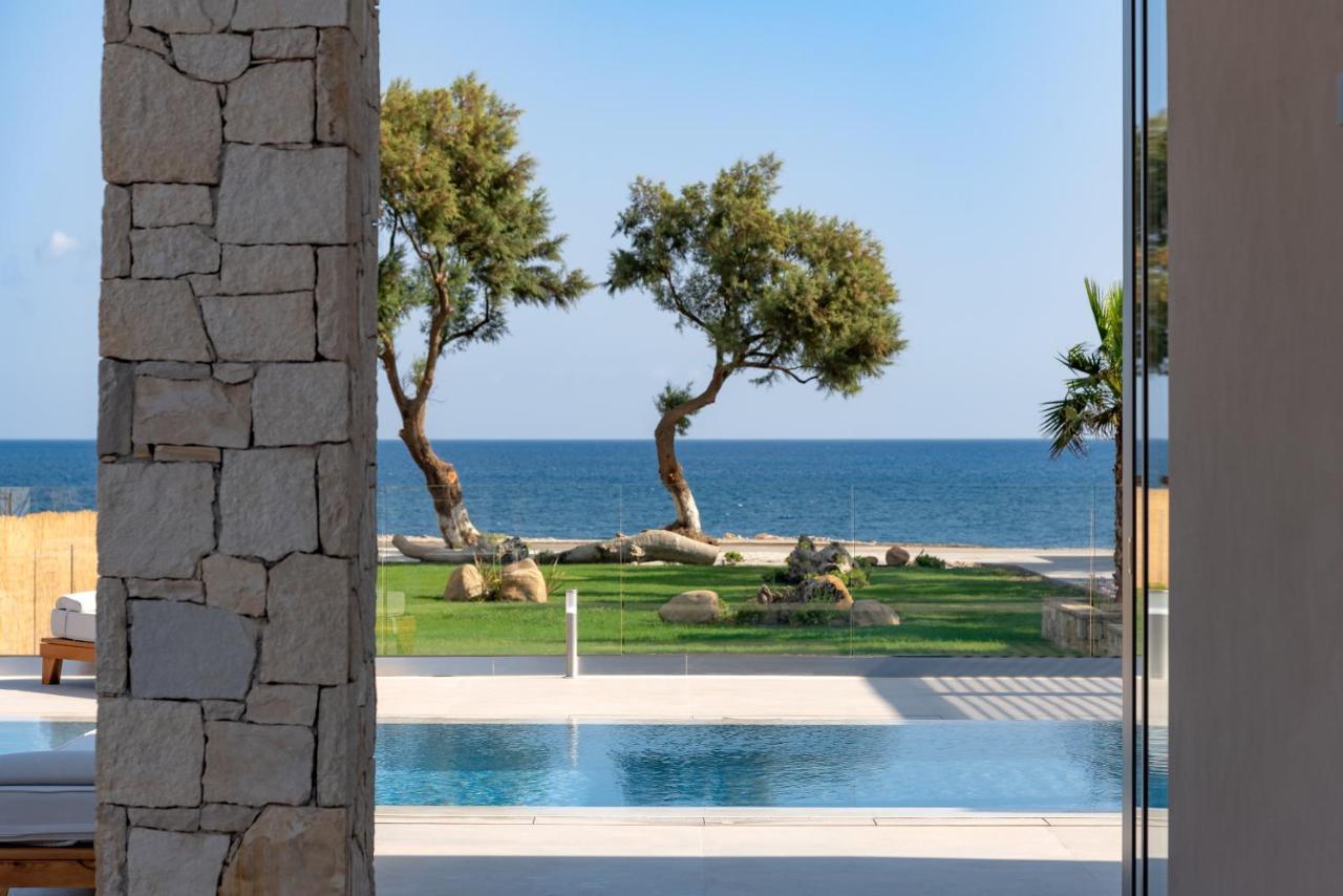 Artemis Seafront Villa, An Evanescence Sea Retreat, By Thinkvilla ตาวโรไนติส ภายนอก รูปภาพ