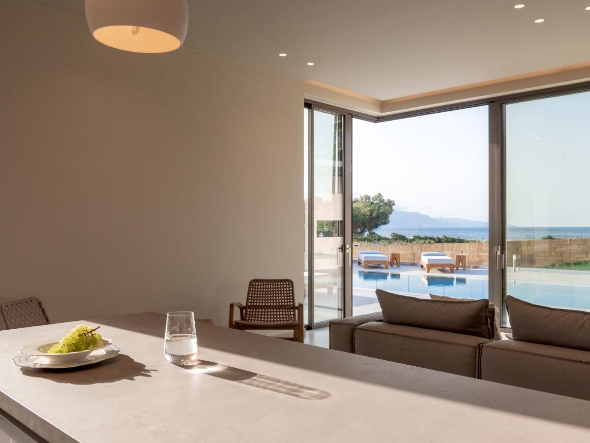 Artemis Seafront Villa, An Evanescence Sea Retreat, By Thinkvilla ตาวโรไนติส ภายนอก รูปภาพ