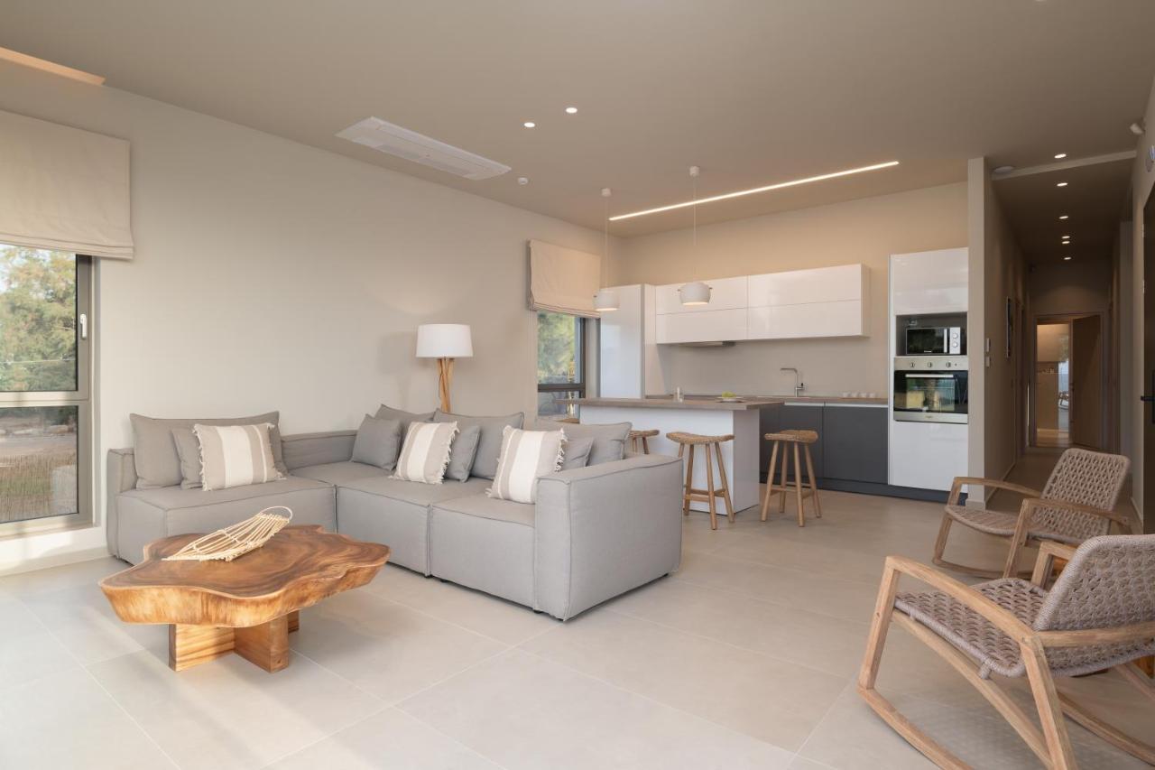 Artemis Seafront Villa, An Evanescence Sea Retreat, By Thinkvilla ตาวโรไนติส ภายนอก รูปภาพ