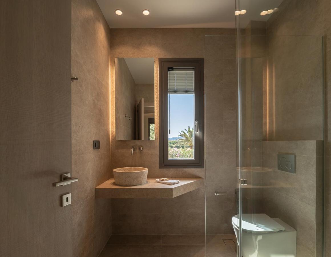 Artemis Seafront Villa, An Evanescence Sea Retreat, By Thinkvilla ตาวโรไนติส ภายนอก รูปภาพ