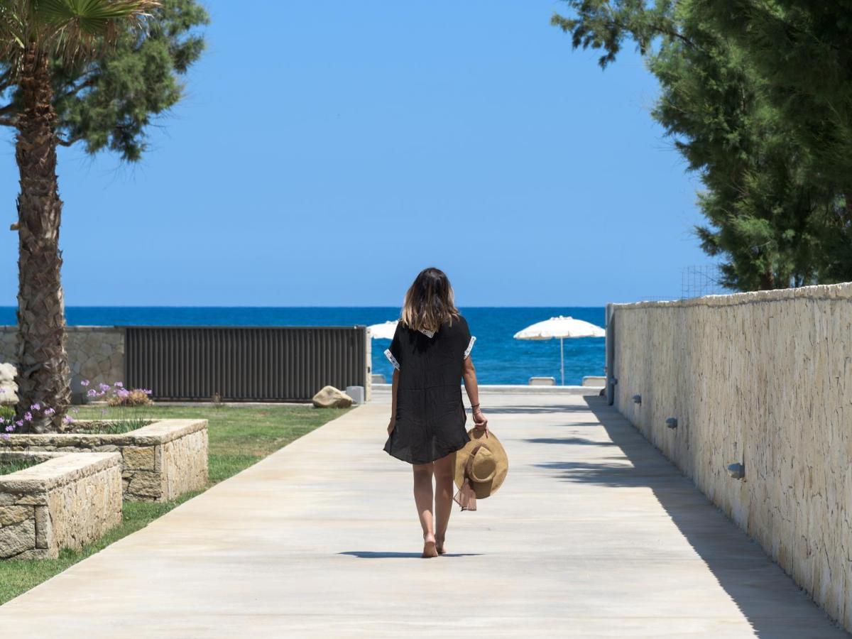 Artemis Seafront Villa, An Evanescence Sea Retreat, By Thinkvilla ตาวโรไนติส ภายนอก รูปภาพ