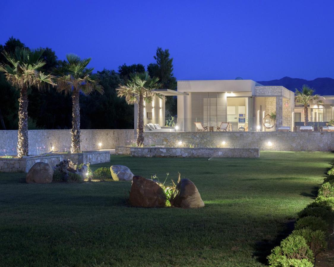 Artemis Seafront Villa, An Evanescence Sea Retreat, By Thinkvilla ตาวโรไนติส ภายนอก รูปภาพ
